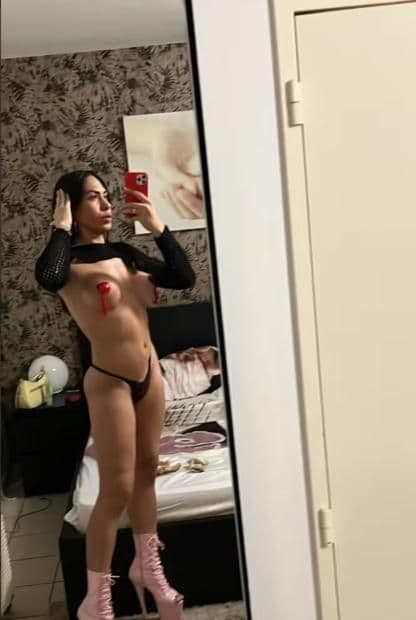 DOTADA EXÓTICA CHEIO DE TESÃO ADORO BEIJAR 47